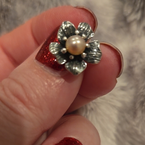 Sterling Silver Floral Pearl Earrings Brand New In Box - Picture 4 of 5